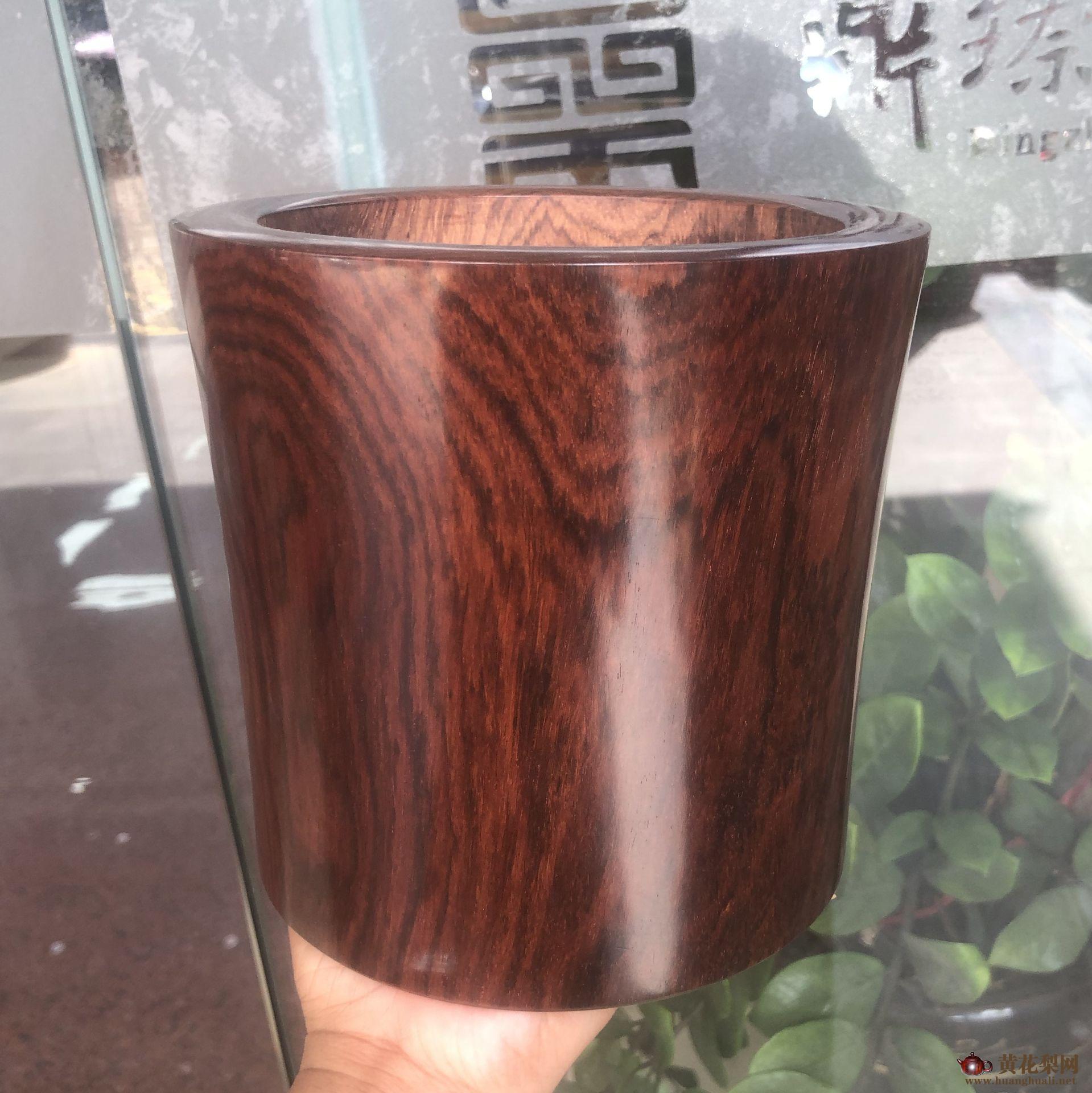 海南黄花梨明式笔筒，紫油梨老料。